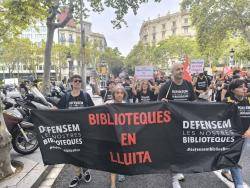 Les biblioteques p&uacute;bliques de Catalunya surten al carrer contra la precarietat del sector