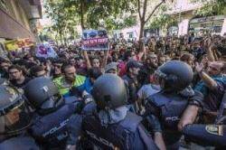 Nou anys del 20-S: quan la mobilitzaci&oacute; va impedir l?entrada de la policia a la seu de la CUP