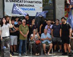La mobilitzaci&oacute; atura el desnonament d?un matrimoni de 81 i 74 anys a Badalona
