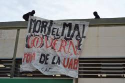 Un centenar d?estudiants protesten a la UAB contra la pres&egrave;ncia de la consellera d?Universitats