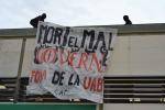 Un centenar d�estudiants protesten a la UAB contra la pres&egrave;ncia de la consellera d�Universitats