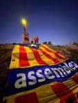 L'ANC il&middot;lumina el Montseny amb 60 farells per reivindicar que l'independentisme continua dempeus