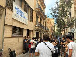 El Sindicat d�Habitatge de l�Eixample crida a aturar el desnonament de nou persones en un pis de Moritz
