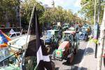 Uni&oacute; de Pagesos mobilitza prop de 200 tractors i m&eacute;s d'un miler de persones a Barcelona per exigir solucions a la crisi agr&agrave;ria
